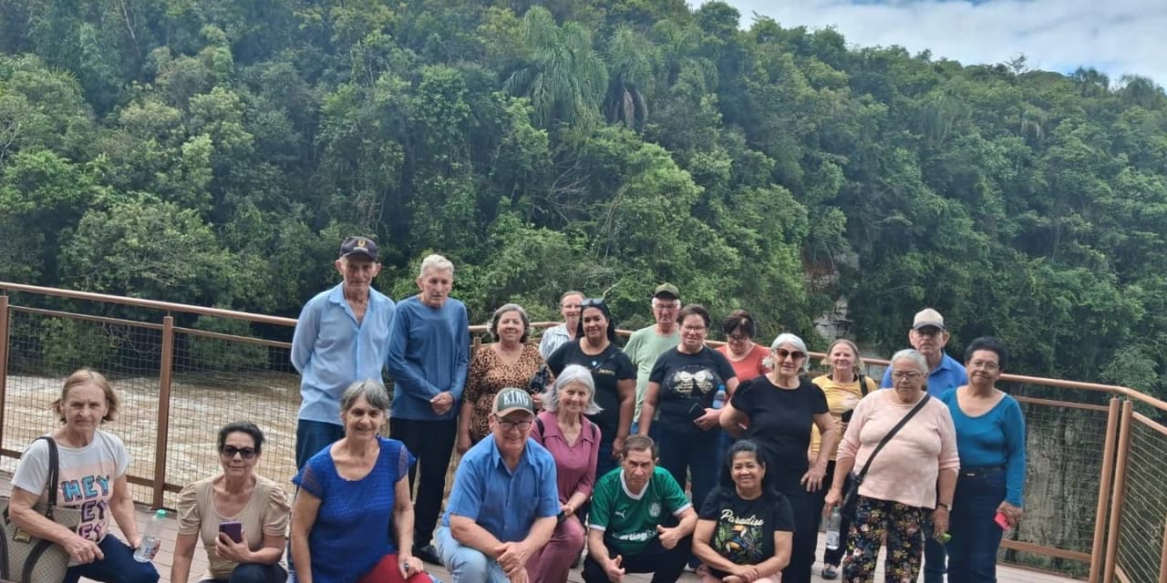Grupo de idosos de Guarapuava realizam passeio no Monumento Natural São João em Prudentópolis