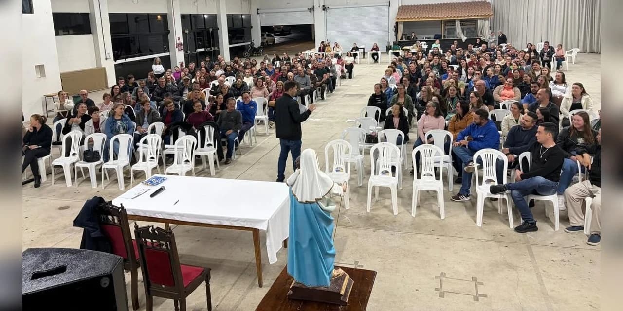 Campanha do Carnê Jubilar é apresentado a um grupo de Ministros Extraordinários da Sagrada Comunhão em Prudentópolis