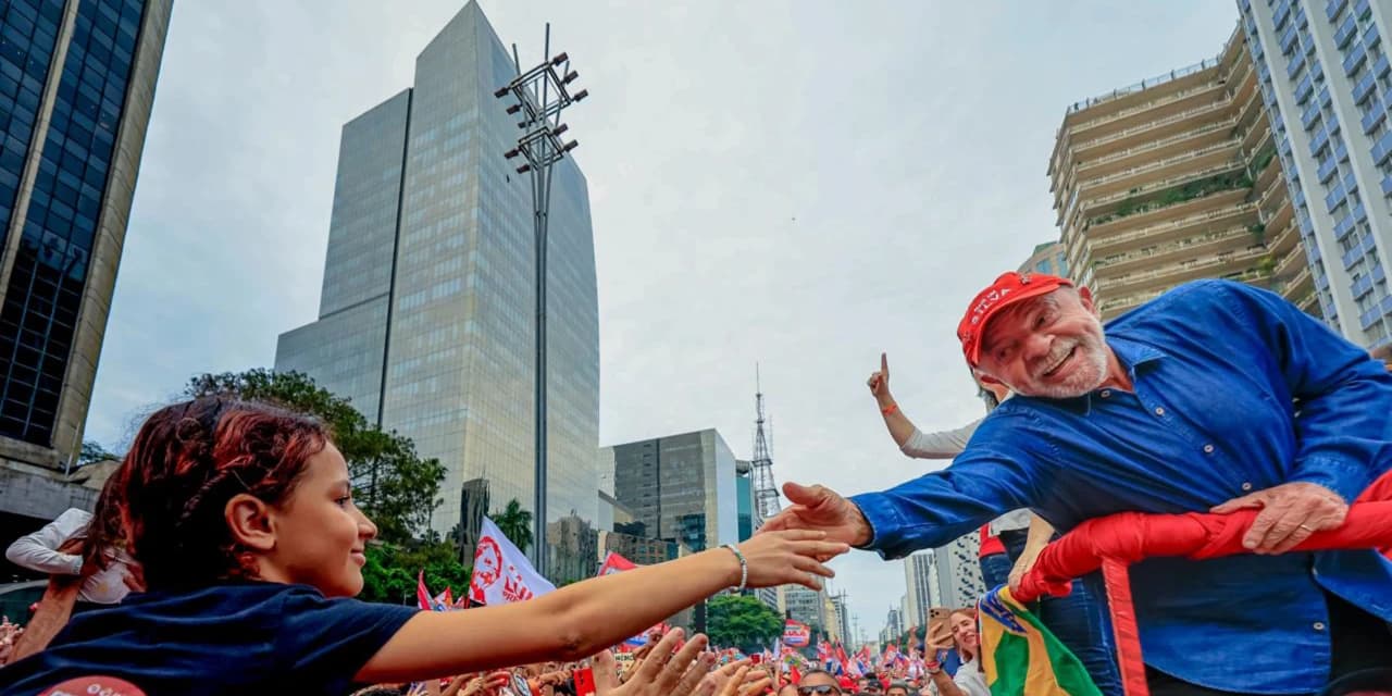 Lula é reeleito presidente do Brasil em virada histórica