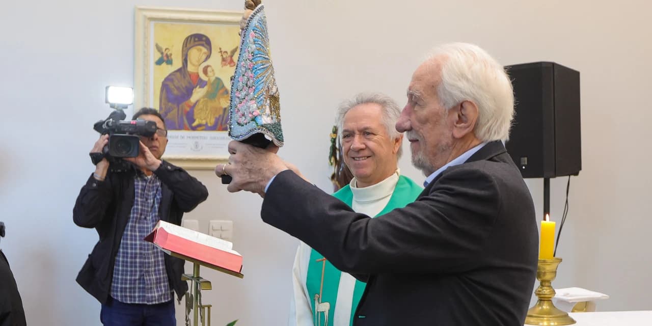 Darci Piana recebe imagem peregrina de Nossa Senhora do Rocio no Palácio Iguaçu