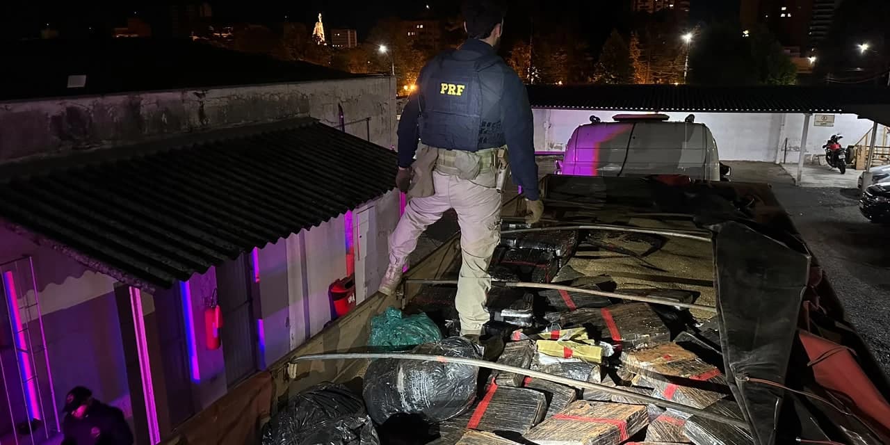 PRF apreende 1,2 tonelada de maconha em caminhão paraguaio na BR-277, em Guarapuava