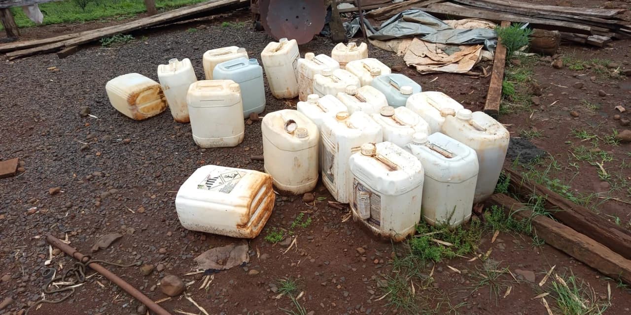 Polícia ambiental identifica descarte irregular de embalagens de agrotóxicos em Candói