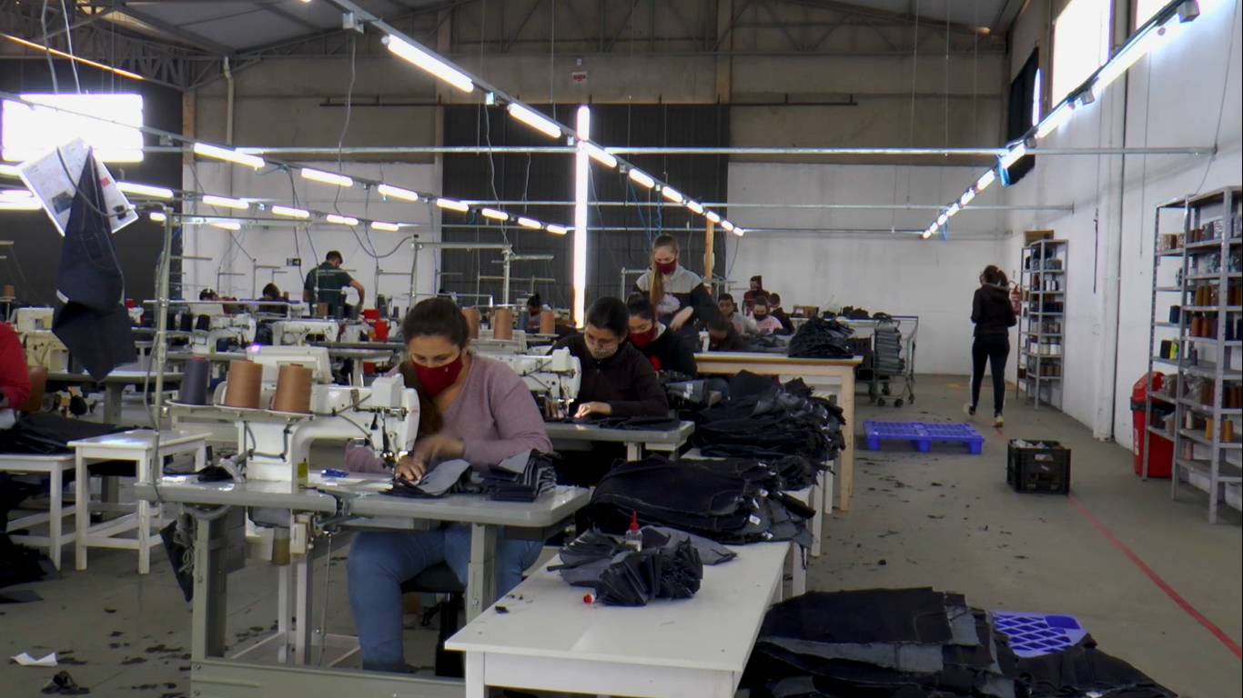agujero pakistaní Polo TV NOSSA GENTE: Fábrica de jeans gera empregos e renda em Inácio Martins. |  Nossa Gente - Levando as notícias de Prudentópolis e região até você.