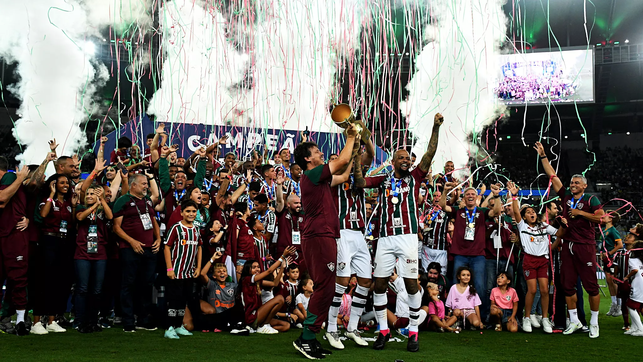 Fluminense goleia o Flamengo e é bicampeão carioca — Fluminense