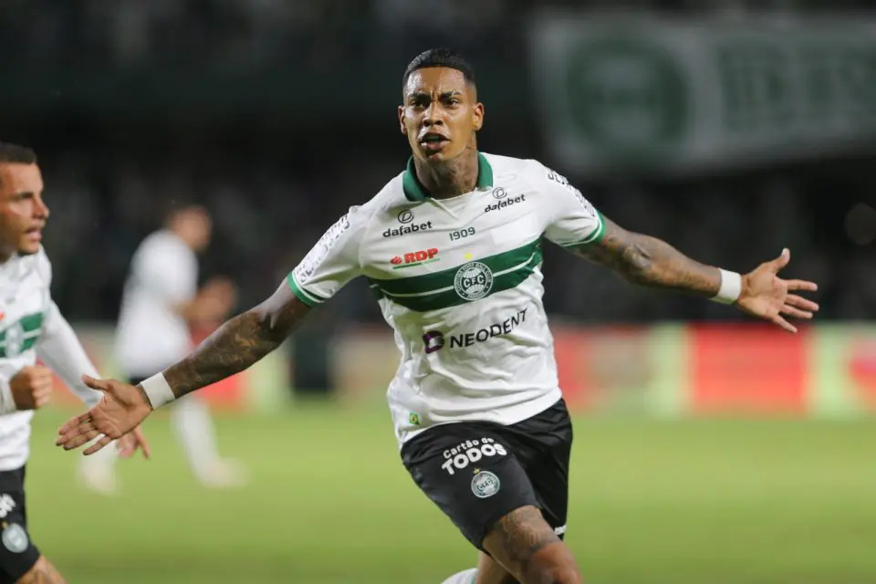 Coritiba parte para o terceiro elenco da temporada - Banda B