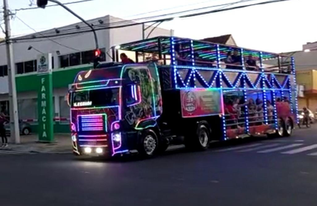 Carreta da alegria atrai centenas de pessoas em Prudentópolis. VÍDEO!   Nossa Gente - Levando as notícias de Prudentópolis e região até você.